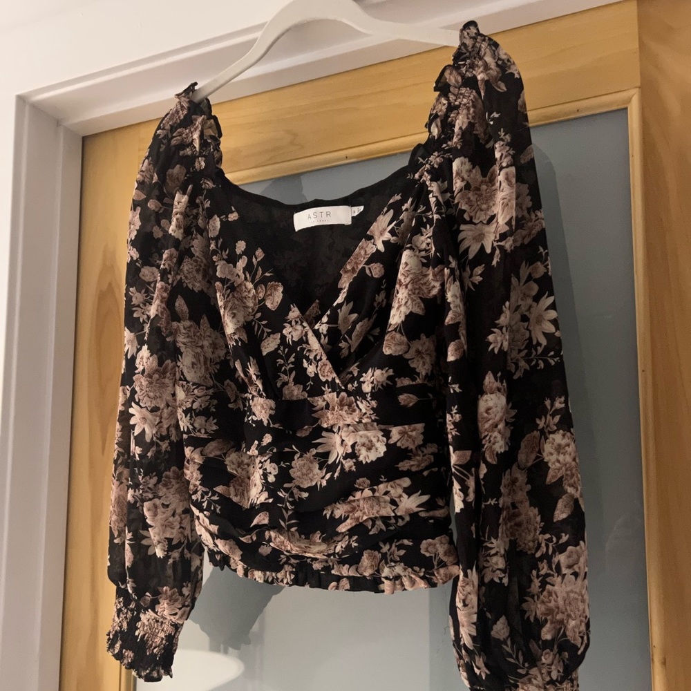 ASTR the Label- Ellis Top in Black Dusty Rose Floral